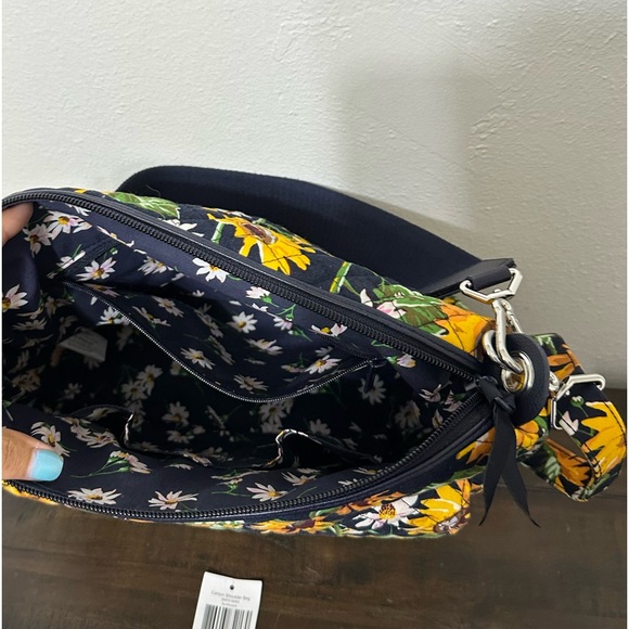 🌻SOLD🌻 Vera Bradley Carson Bag Sunflowers - Picture 7 of 7